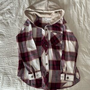 Maurice’s (M) hooded flannel